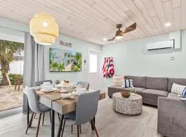 Sea Dream - Pet Friendly, Located in Siesta Key Village, Steps to Siesta Key Beach!