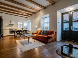 Domillion 1bdr unique and warm Old Town apt Tr41