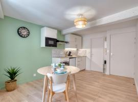 L'Escale charmante & cosy - T2 - Montluel, hotel v destinaci Montluel
