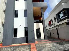 Lovely 4-Bed SELF-Apt Near Airports in Ikeja GRA