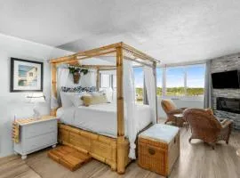 Top Of The Gulf 620 Beachfront Couples Retreat