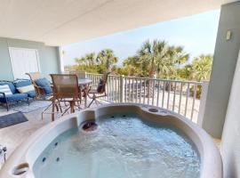 Fort Screven Villas 102 by Tybee Vacation Rentals、タイビーアイランドのホテル