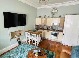 Lovely 2 bedroom apartment in Ayr town centre, hotel di Ayr