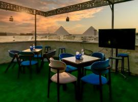 Happy Pyramids Boutique Inn, hotel in Cairo