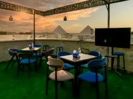 Happy Pyramids Boutique Inn