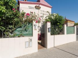 Holiday Home near Sevilla with Pool、セビリアのホテル