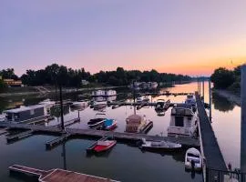 Prestige Yacht Resort Budapest
