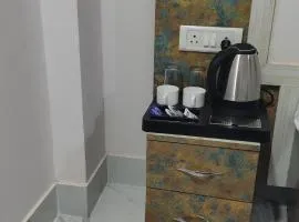 Hotel Bharat 75