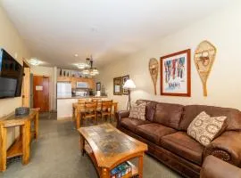 Ski in/Out 1B/1BA w/ View - Pool, Jacuzzi, Parking