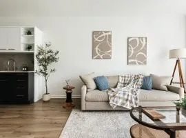 Superior 2 bedroom apartment in Heart of Hollywood