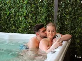 Luxury Spa Escape - Hot Tub Sauna Projector