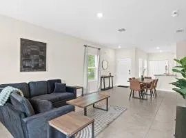 Large 3BR Townhome| Pool | Gym | Close to Beach.