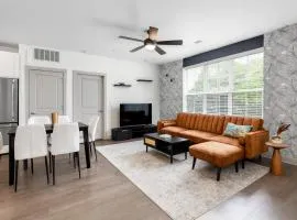 Elegant 2BR with Resort Pool and Lounge Areas 2