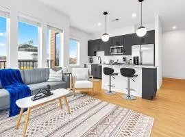 Luxury 2BR Steps from Railroad Park