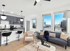 Upscale 2BR Near Regions Field n Park