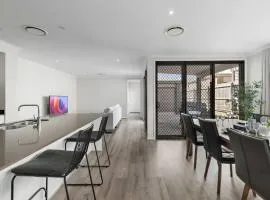 Modern Comfort Patio and Workstation with Garage