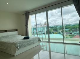Bangsaray Beach Condo B619 บางเสร่ บีช, hotel in Bang Sare