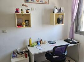 Holon Guest House Private Rooms, B&B in H̱olon