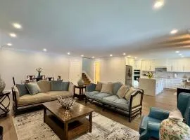 Luxury 4BR Retreat with Pool, Piano, Spa & Games