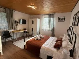 Emi's Guesthouse A2