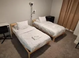 Bright & Chic 3-Bed Unit for Family or Business by UofA, Whyte Ave, Downtown in Edmonton