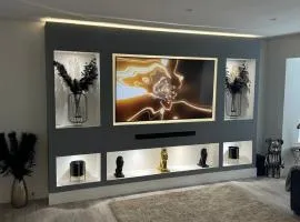 3 bed luxury new house walk to beach shops bars