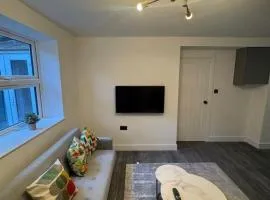 Beautiful Central Croydon 2 bedroom, 2 bathroom flat - 5mins to train