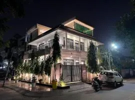 Park Facing Luxurious Villa