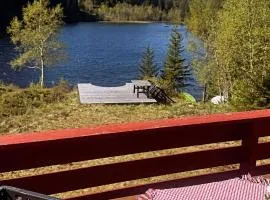 Cozy lakeside cabin in Trøndelag