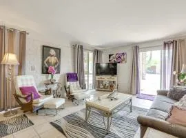 Pool and Hot Tub Access! Chic Condo in Scottsdale