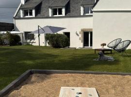 Ty Glaz - Maison Bord de mer avec jardin, proche plage, Hotel in Roscoff