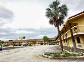 Townhouse Garden Inn & Suites San Antonio I 35