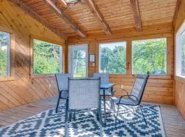 Golf, Hike and Explore Family Home in Pembroke!