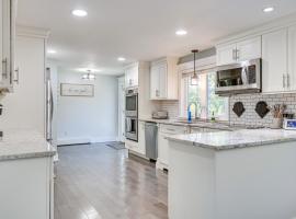 Golf, Hike and Explore Family Home in Pembroke!, hotell i Bow Center