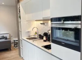 Cozy Studio Apartment Near Heathrow Airport Terminal 4 - Unlimited Wi-Fi - Paid Parking