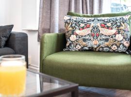 KGV Stays - Serenity House 3 bedroom near to the hospital with parking, hotel in Southampton