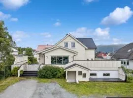 ARCTIC HOMES - The Spacious Villa