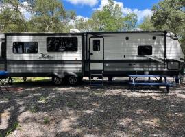 Glamping at Double S Farms, glamping en Spring Hill