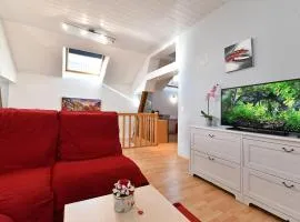 Gîte convivial avec terrasse abritée, 3 chambres, cuisine équipée, espace détente, proche autoroutes et pistes cyclables. - FR-1-744-6