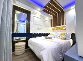 High Rise, Stylish & Cozy Family Suite