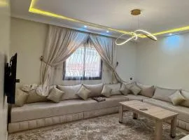 Cozy Bright Family Apartment Near City Center