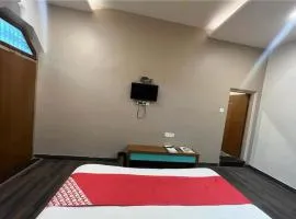 Sri Rameshwaram Guest House Near by Hanuman Garhi 300 meters