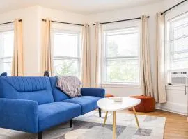 2 kitchens Perfect For Groups 4BR 2BA Near Assembly and Boston
