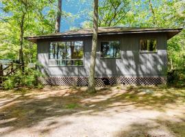 2-Bedroom Cottage #11 - Sand Bay, hotel v destinaci Dillon