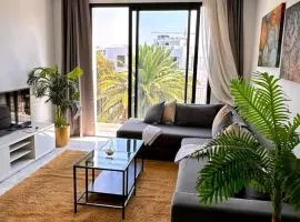 B-Living Oasis - Sunny 1BR, Palm Views, Balcony