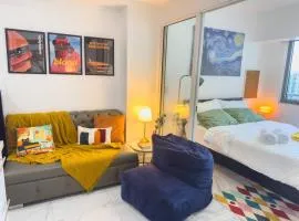 Unique and Quiet Studio Unit in Mandaluyong or Makati with Fast WiFi & Best City View