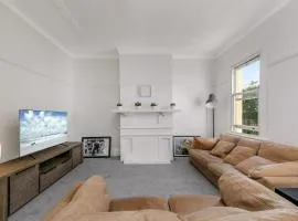 Mosman Hideaway w Waterview Spacious
