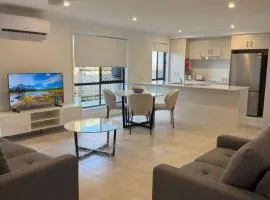 Stylish Urban Escape 4 minutes walk to the mall