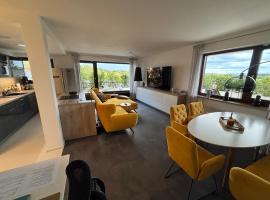 Penthouse mit Whirlpool, Traumblick und gro&szlig;er Dachterrasse，巴特薩爾茨烏夫倫的有熱水按摩池的飯店