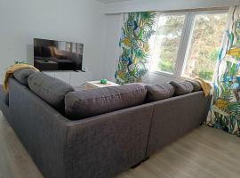 Cozy two-room apartment in semi-detached house in the Impivaara environment, Hotel in Turku